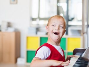 Kid on piano