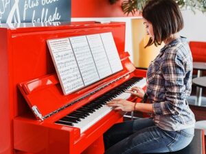 pianist-for-assemblies