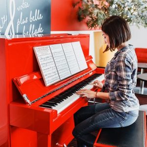 pianist-for-assemblies